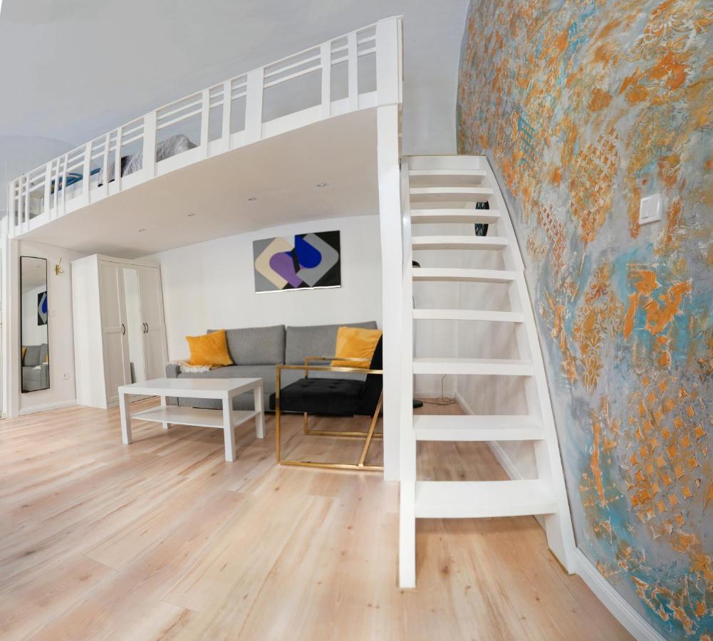 Goldart Design Apartment In The Heart Of Budapest Exterior photo